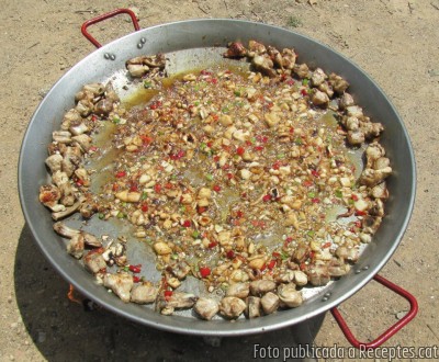 Paella campestre de peix i carn